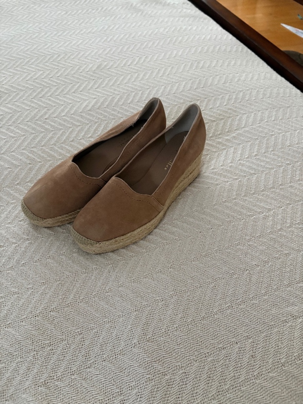 Bettye Mueller Espadrille wedge tan NWT